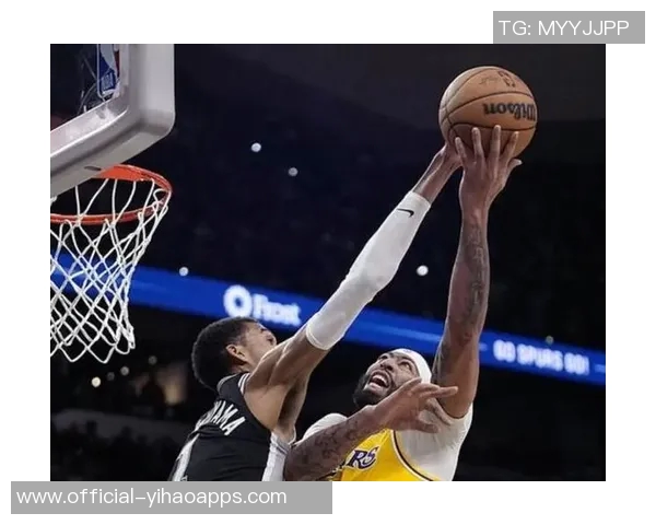 文班亚马砍下24分15板表现惊艳马刺新赛季比赛引发广泛关注