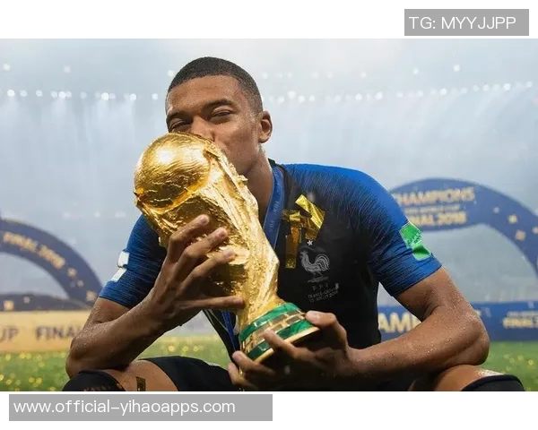 姆巴佩分享月最佳奖杯获奖感言期待对阵阿拉维斯的精彩表现