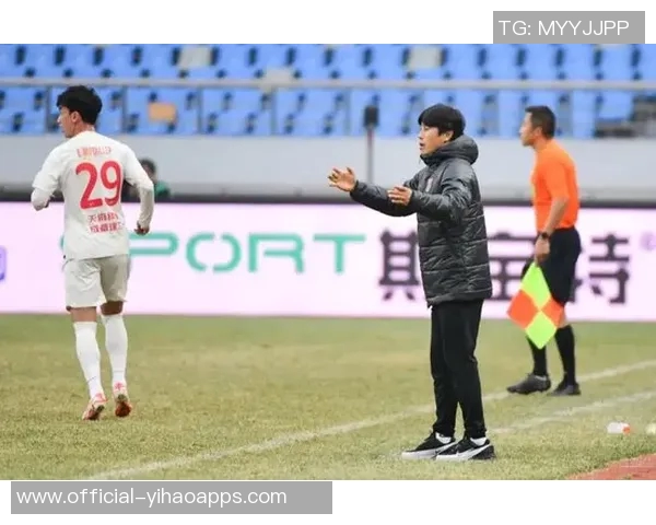 王子铭茹萨韦林顿齐聚蓉城训练基地备战新赛季引发球迷热议